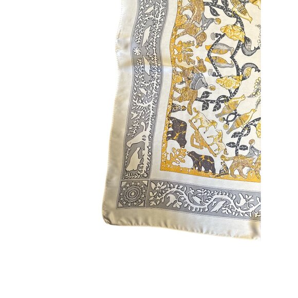 Early America scarf with intricate designs with gold and silver 100% polyester - Picture 4 of 6